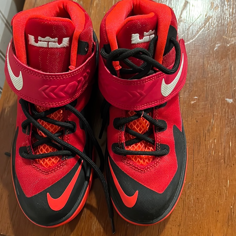 Nike sneakers 2Y